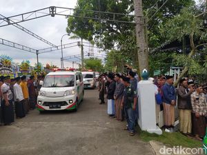 Jenazah 4 Korban Laka Maut Tol Karanganyar Tiba di Rumah Duka Tegalrejo