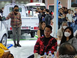 Giliran Kaesang Kunjungi Booth Esemka di IIMS 2023