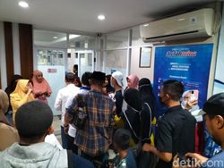 Puluhan Jamaah Sambangi Kantor Travel di Surabaya, Tuntut Hak ke Tanah Suci