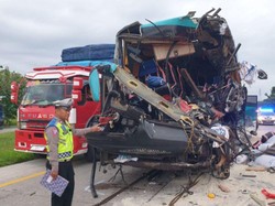 Sopir Bus Ngantuk Tabrak Truk di Tol Cipali, 5 Orang Tewas