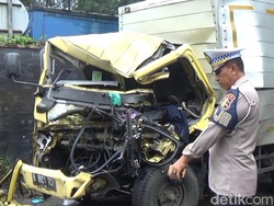 Truk Tabrak Tronton Mogok di Tol Cipularang, Satu Orang Tewas