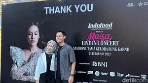 View Panggung Konser Raisa dari Tribun Stadion Utama GBK