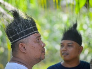 Melihat Lebih Dekat Kopiah Berbahan Ekor Kuda