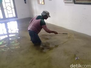 Kebanjiran 1,5 Bulan, Ruang Tamu Warga Kudus Jadi Kolam Ikan