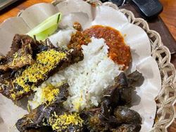 5 Tempat Makan Dekat Stasiun Surabaya Pasar Turi Ini Layak Dicoba! 5 Tempat Makan Dekat Stasiun Surabaya Pasar Turi Ini Layak Dicoba!