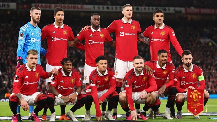 MANCHESTER, ENGLAND - FEBRUARY 23: Manchester United team group during the UEFA Europa League knockout round play-off leg two match between Manchester United and FC Barcelona at Old Trafford on February 23, 2023 in Manchester, United Kingdom. (Photo by Robbie Jay Barratt - AMA/Getty Images)