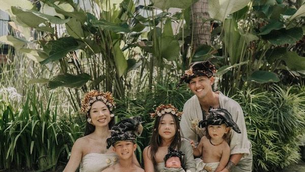 Pemotretan Terbaru Keluarga Bachdim yang Kini Punya 4 Anak, Bertema Bali