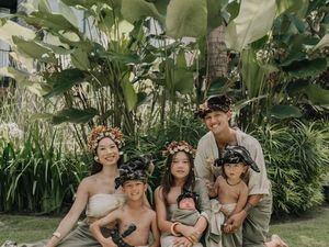 Pemotretan Terbaru Keluarga Bachdim yang Kini Punya 4 Anak, Bertema Bali Pemotretan Terbaru Keluarga Bachdim yang Kini Punya 4 Anak, Bertema Bali