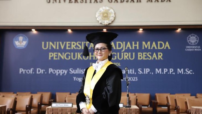 Poppy Sulistyaning Winanti, guru besar UGM bidang ilmu kekerabatan internasional