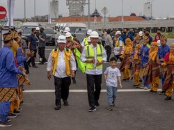 Jokowi Temui Warga yang Demo Ganti Rugi Usai Resmikan Tol Semarang-Demak