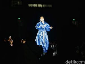 Momen Raisa Lantunkan Anganku Anganmu Bersama 3 Sahabatnya di GBK Momen Raisa Lantunkan Anganku Anganmu Bersama 3 Sahabatnya di GBK