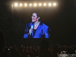 Banyak yang Tak Tahu Momen Haru Sebelum dan Sesudah Konser Raisa