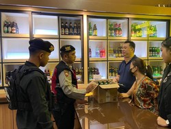 Polisi Razia Miras di Kayutangan Heritage Malang Jelang Ramadan