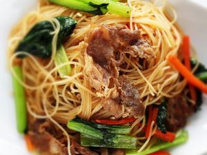 Resep Bihun Goreng Daging yang Gurihnya Spesial untuk Makan Siang Resep Bihun Goreng Daging yang Gurihnya Spesial untuk Makan Siang