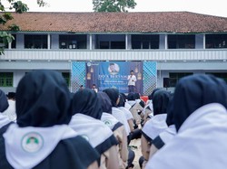 Relawan Ganjar Beri Pelatihan dan Mesin Jahit ke Ponpes di Banten