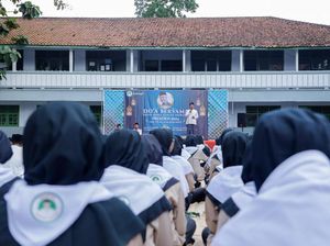 Relawan Ganjar Beri Pelatihan dan Mesin Jahit ke Ponpes di Banten Relawan Ganjar Beri Pelatihan dan Mesin Jahit ke Ponpes di Banten