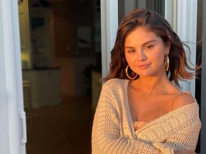 Selena Gomez Minta Fans Tak Menyerang Siapapun di Internet Selena Gomez Minta Fans Tak Menyerang Siapapun di Internet