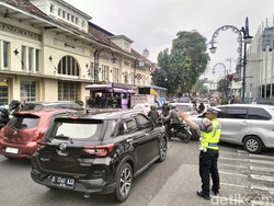 Akhir Pekan, Kawasan Asia Afrika Bandung Dipadati Wisatawan