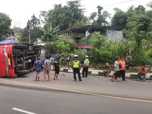 Truk Terguling di Jalan Layang, Tak Ada Korban Jiwa