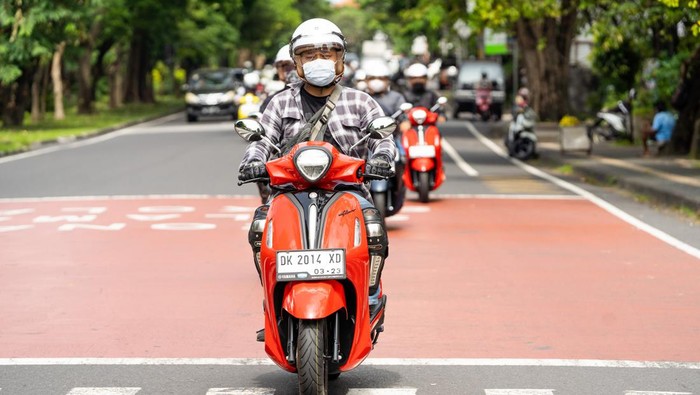 Yamaha Grand Filano Hybrid Connected digeber di Bali