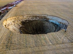Apa Itu Sinkhole atau Lubang Runtuhan dan Penyebab Terjadinya?