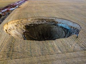 Apa Itu Sinkhole atau Lubang Runtuhan dan Penyebab Terjadinya? Apa Itu Sinkhole atau Lubang Runtuhan dan Penyebab Terjadinya?