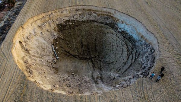 Sinkhole Raksasa Muncul Usai Gempa Turki