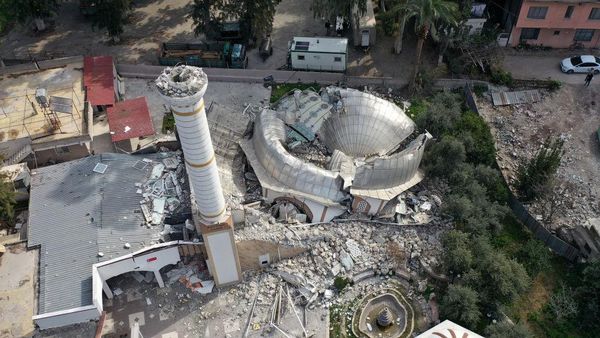 Dua Gempa Dahsyat Turki Bikin Masjid di Hatay Ini Roboh