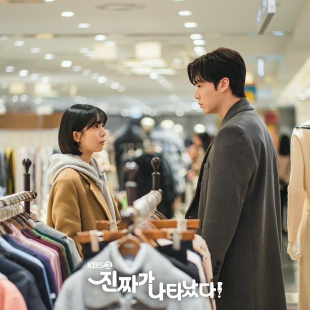 Ahn Jae Hyun dan Baek Jin Hee di Drama The Real Deal Has Come!/Foto: soompi.com Ahn Jae Hyun dan Baek Jin Hee di Drama The Real Deal Has Come