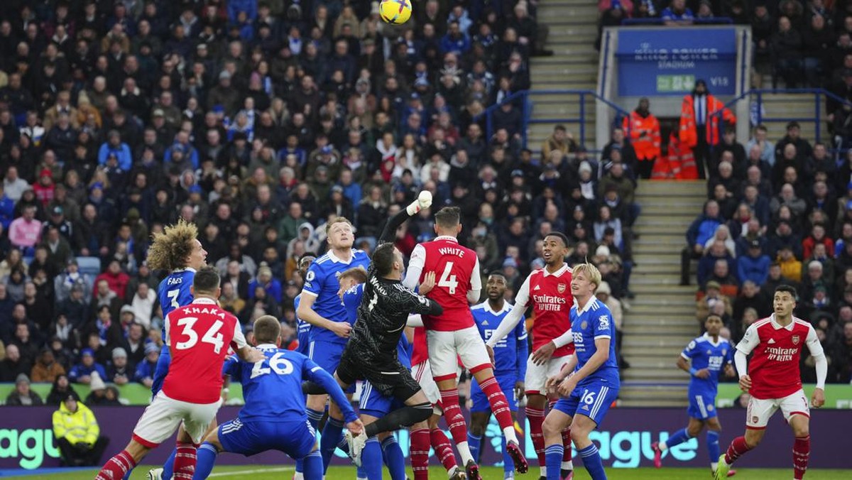 Arsenal punya satu gol dianulir saat melawan Leicester City. (Foto: AP/Jon Super)