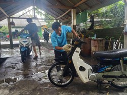 Tarif Miring, Cuci Motor Napi Rutan Negara Laris Manis