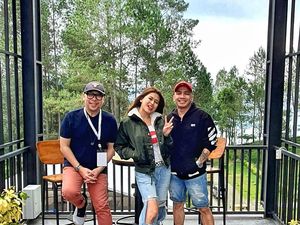 Ovy Soviyanti Terpesona Danau Toba saat Meriahkan F1 Powerboat