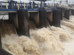 Tinggi Air Ciliwung Meningkat, Bendung Katulampa Berstatus Siaga 4 Sore Ini