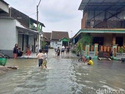 Tanggul Sungai Jebol, Puluhan Rumah di Grogol Sukoharjo Kebanjiran