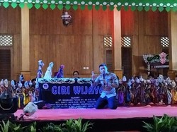 Cara Kapolsek Jagakarsa Beri Pesan Kamtibmas Lewat Pagelaran Wayang