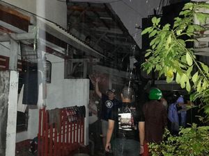 Kebakaran Rumah di Permukiman Tanah Abang Sudah Padam Kebakaran Rumah di Permukiman Tanah Abang Sudah Padam
