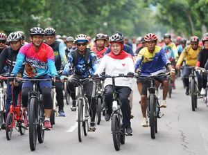 Gowes di HUT TVRI Jatim, Khofifah Tekankan Urgensi Investasi Kesehatan