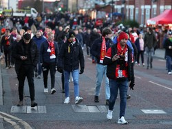 Manchester United Main, Sekitar Old Trafford Jadi Bau Pesing!