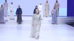 8 Foto Gaya Artis di Catwalk Indonesia Fashion Week, Ayana Moon Jadi Sorotan