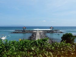 Berburu Sunrise dengan Pemandangan 3 Gili di Pantai Candidasa