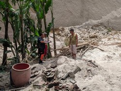 Longsor Timpa Kandang di Jumantono Karanganyar, Ratusan Ayam Tertimbun