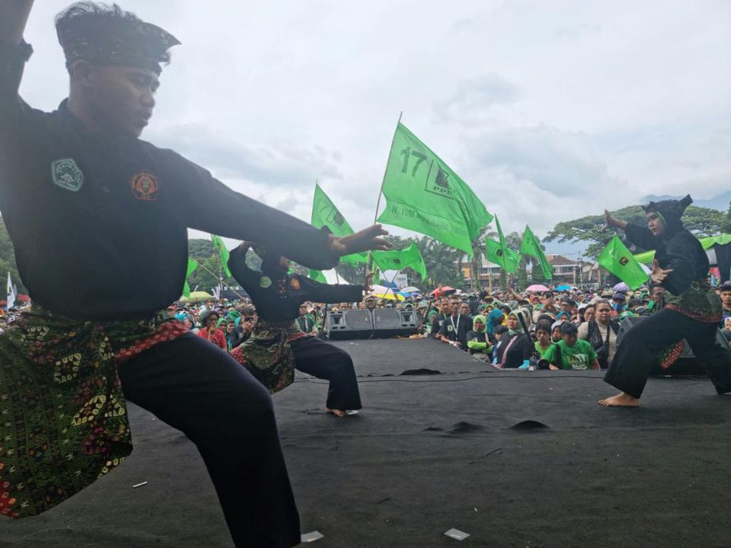 HUT Ke-50, PPP Hadirkan Pertunjukan Silat Pagar Nusa di Garut HUT Ke-50, PPP Hadirkan Pertunjukan Silat Pagar Nusa di Garut