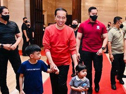 Presiden Jokowi Bermain di Mal Semarang Bareng Jan Ethes dan La Lembah