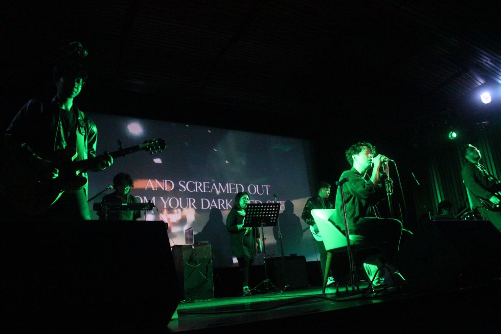 Sajama Cut performing 