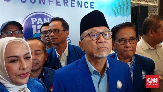 Ketua Umum PAN Zulkifli Hasan menyebut bila Presiden Jokowi adalah “Panglima Tertinggi” di PAN sehingga semua pengurus dan kader PAN akan tunduk pada petunjuknya.