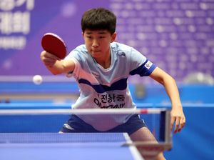 Peringkat Satu Dunia U-15 Tampil di Liga Tenis Meja