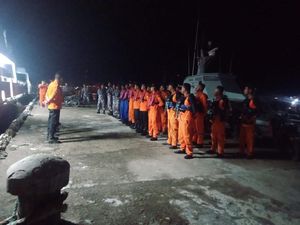 Kapal Angkut 26 Nelayan Mati Mesin Diterjang Gelombang di Pulau Babi