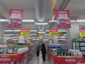 Konsep One Stop Shopping Bikin Konsumen Betah Belanja di Transmart