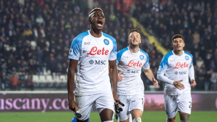 EMPOLI, ITALY - FEBRUARY 25: Victor Osimhen of SSC Napoli celebrates after scoring a goal to make it 0-2 during the Serie A match between Empoli FC and SSC Napoli at Stadio Carlo Castellani on February 25, 2023 in Empoli, Italy. (Photo by Ivan Romano/Getty Images)