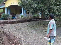 Dampak Tanah Gerak Makin Lebar, Ratusan Warga Ponorogo Pilih Ngungsi